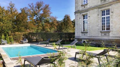 Napoleon Chateau Luxuryapartment for 18 guests with Pool near Paris!