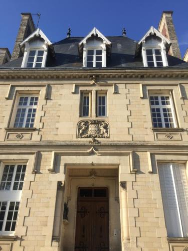 Napoleon Chateau Luxuryapartment for 18 guests with Pool near Paris!