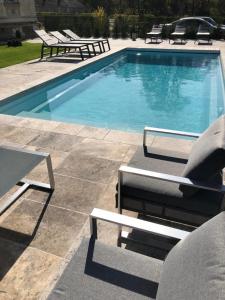 Napoleon Chateau Luxuryapartment for 18 guests with Pool near Paris!
