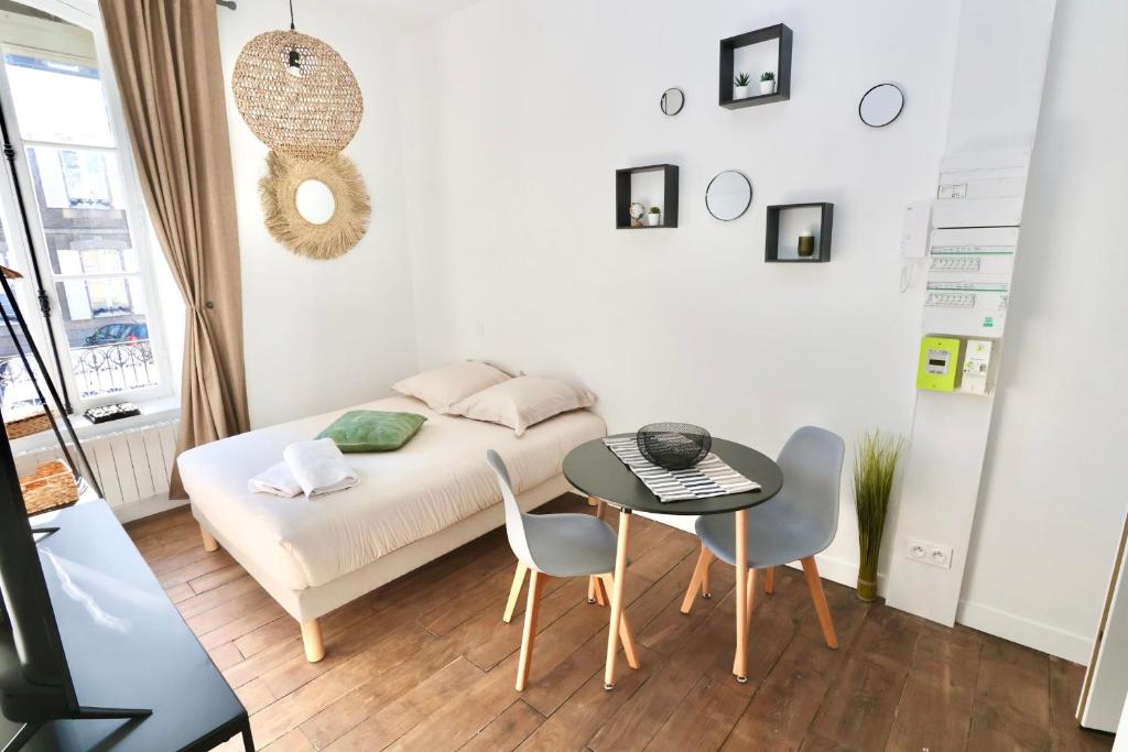 Appartement Napoléon Gare n2 Studio Lumineux ByLocly 121 rue nationale RDC 56300 Pontivy