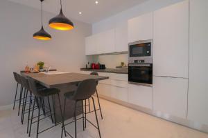 NAPOLEON Luxurious renovated apartment 1min from Palais