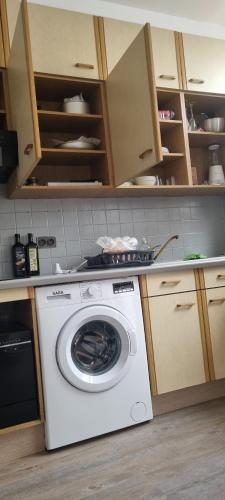 NARBONNE AGREABLE DUPLEX AVEC VERANDA ET COUR INTERIEURE