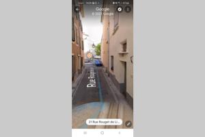 NARBONNE AGREABLE DUPLEX AVEC VERANDA ET COUR INTERIEURE