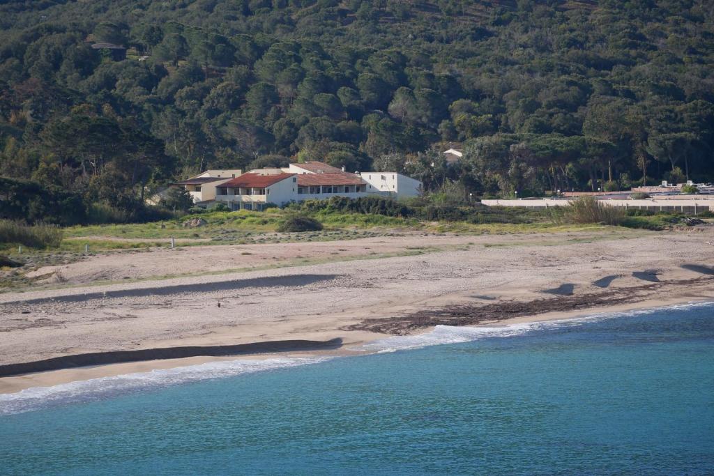 Narval Blanc Plage de La liscia, 20111 Calcatoggio