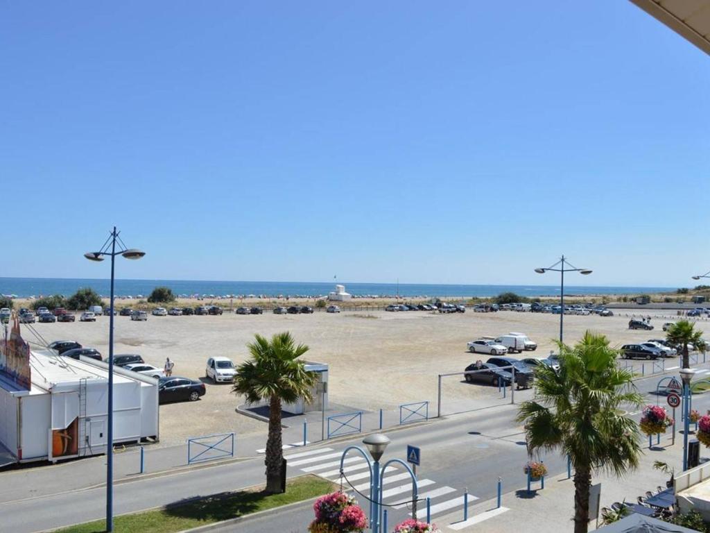 Naturist village, beach side, ground floor apartment 34300 Le Cap d\'Agde