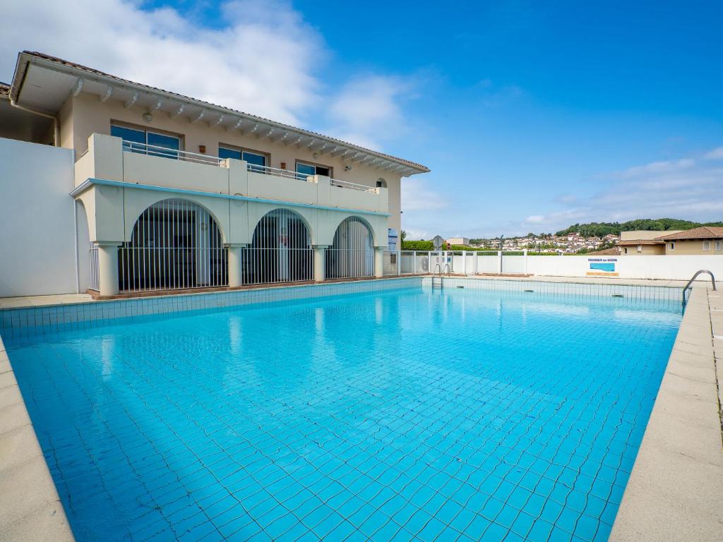 Nautical living in the sought-after Nice Port