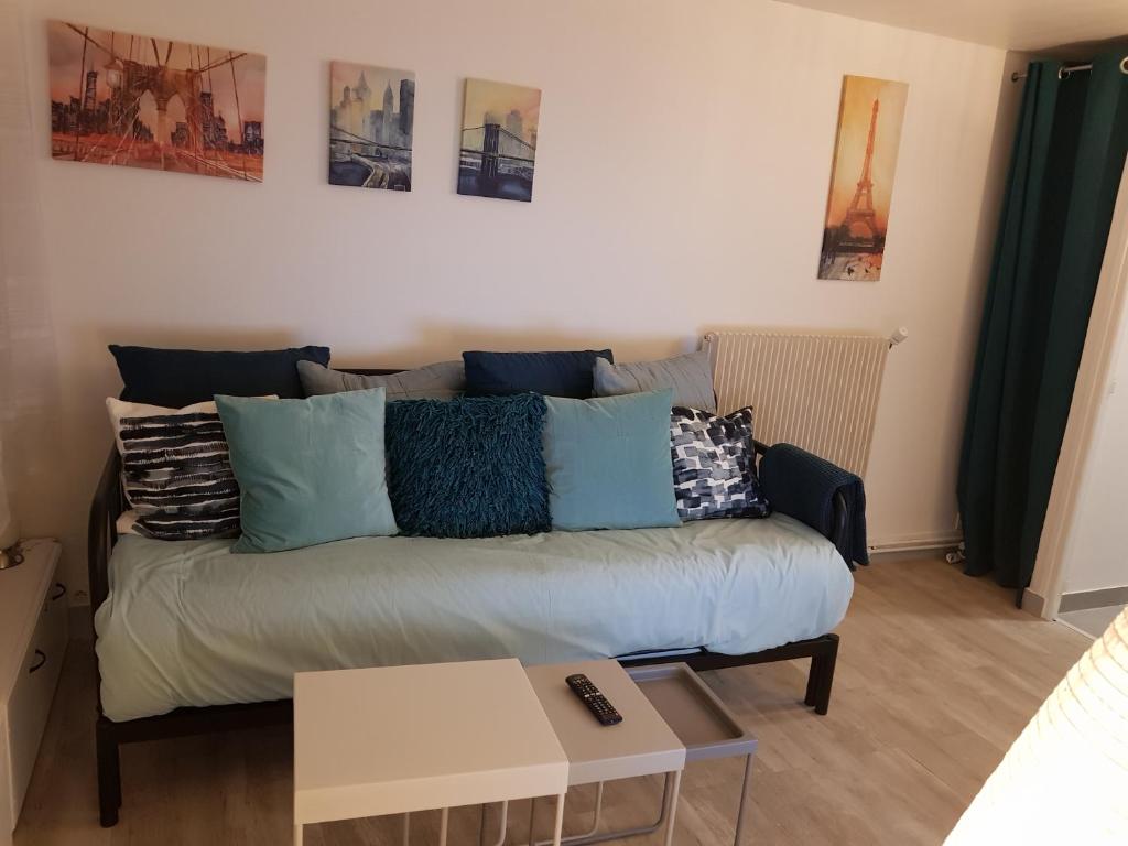 Appartement Near PARIS: Cozy Appartment at GARE Massy TGV & RER B and C 49 Avenue Carnot 91300 Massy