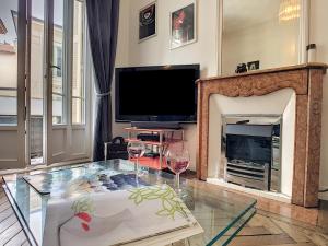 Nestor&Jeeves - ARTZY - Central - By sea