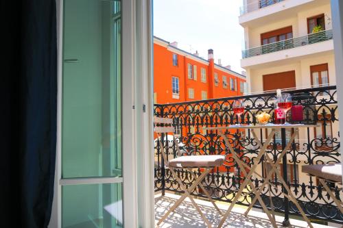 Nestor&Jeeves - COLIBRI PRESTIGE - Central - Close sea