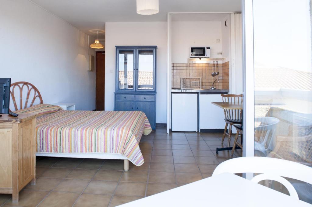 Nestor&Jeeves - COTE PIETONNE - Central - By sea - Pedestrian zone