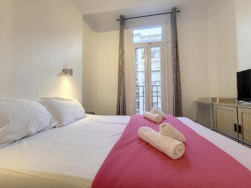 Nestor&Jeeves - GOLDIE FRANCE RIVIERA - Very close sea