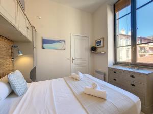 Nestor&Jeeves - LE POINTU - Port area - Close Old Town