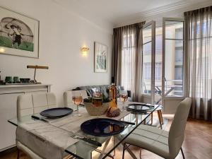 Nestor&Jeeves - MARIA BEACH - Central - By sea