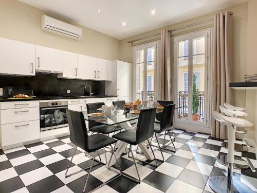 Nestor&Jeeves - PALAIS ARNULF - Central - Very close sea