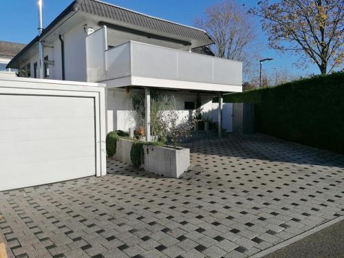 NEU, Apartment 60 qm nah zu Messe und Flughafen STR