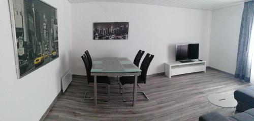 NEU, Apartment 60 qm nah zu Messe und Flughafen STR