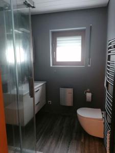 NEU, Apartment 60 qm nah zu Messe und Flughafen STR