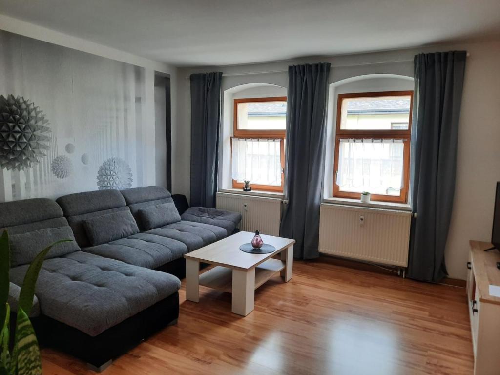 Appartement NEU! Geschmackvolle FeWo Lengenfeld Schillerstr. 8 08485 Lengenfeld