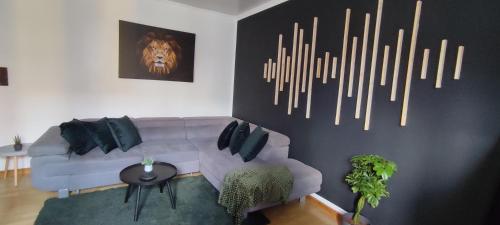 Neu: Modernes Apartment / 74m2 / 2 Schlafz + Netflix