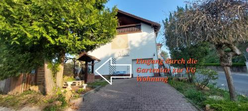 Neu renovierte UG Wohnung für bis zu 6 Personen