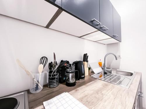 Neu renovierte Wohnung mit modernem Bad, Küche, Waschmaschine und Trockner