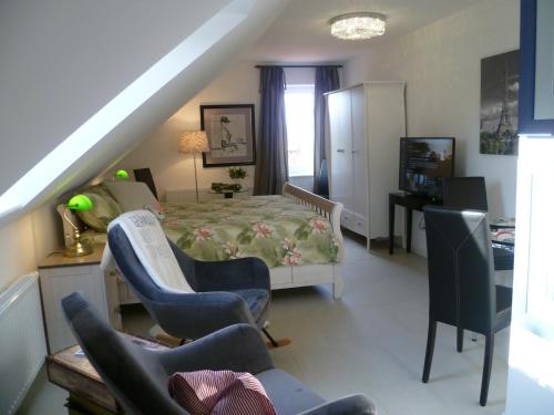 Neu! Studio SAVOIR & VIVRE Adults Only