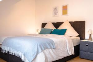 - NEU - Sweet Home, Parkplatz, Netflix