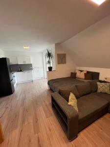 Neue 45 QM Eigentumswohnung, Balkon, Tiefgarage