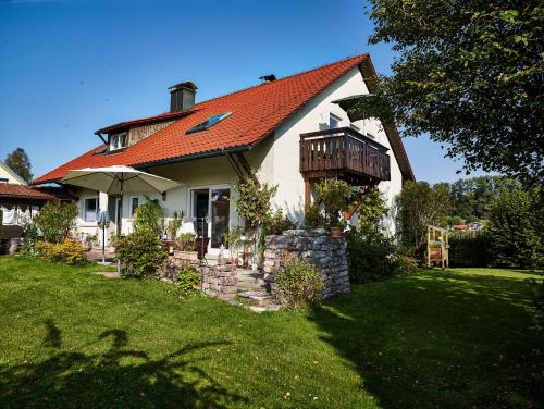 Neue 97,5 qm Ferienwohnung, Balkon und Parkplatz