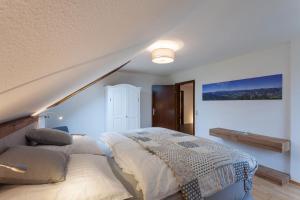 Neue 97,5 qm Ferienwohnung, Balkon und Parkplatz