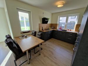 Neue Ferienwohnung mit Küche & Netflix