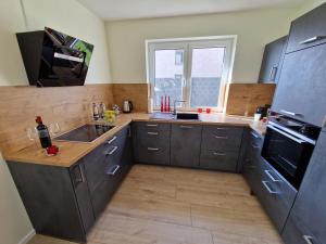 Neue Ferienwohnung mit Küche & Netflix