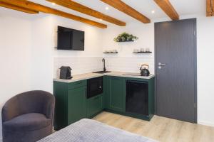 Neue helle Studio Wohnung an der Stadtmauer