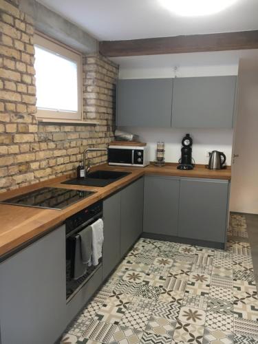 Neue und barrierefreie Altbauwohnung mit Charme