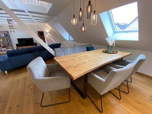 Neues Inserat, modernes Penthouse, nahe Würzburg
