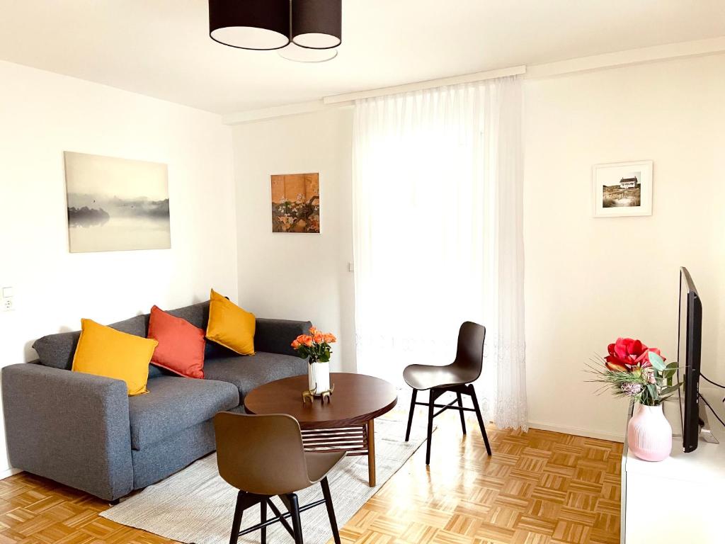 Appartement Neues, stillvoll eingerichtetes Apartment mit Wintergarten und Terrasse 382 Böblinger Straße 70569 Stuttgart