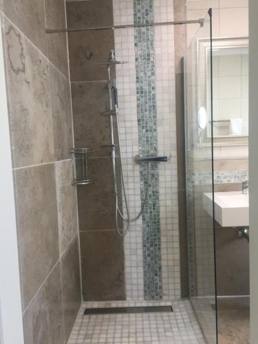 Neues Zimmerapartment mit Bad