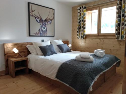 New 3 beds, terrace, superb views, pool & sauna