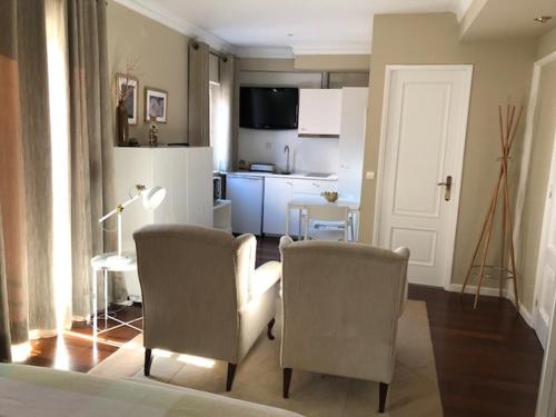 New and Unique Charming Studio at Campolide