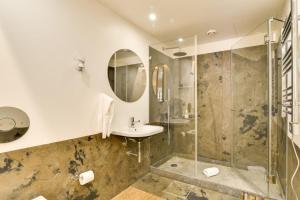 New apartment with easy access in traditional area