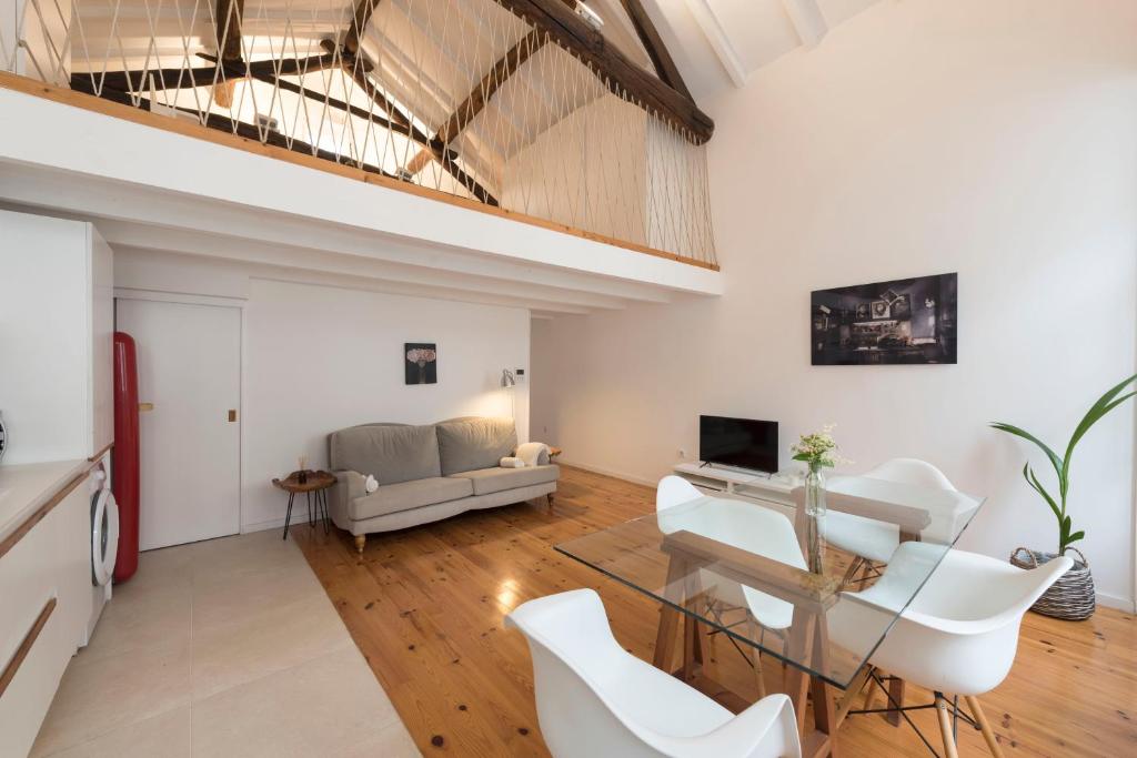 New! Art Mezannine w/ Garden 316 Rua da Torrinha, 4050-610 Porto