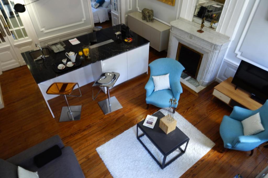 New Cocoon Duplex for 2 in the Heart of Paris (5D)