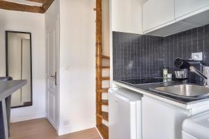 New Cocoon Duplex for 2 in the Heart of Paris (5D)