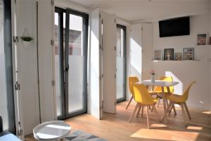 Appartement NEW! Colorful and central (9 min-walk to main station) 274 Rua dos Mártires da Liberdade 1º frente 4050-359 Porto Région Nord