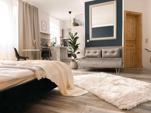 New Deluxe Studio Apartment in quiet back house