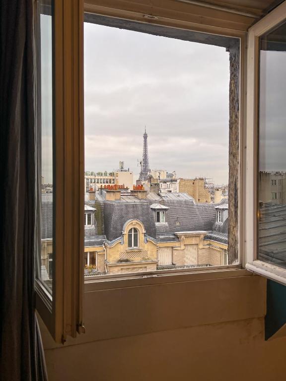 Appartement [New] Eiffel tower view studio / Paris Étoile Batiment cour / 8eme etage 39 Avenue Victor Hugo 75116 Paris