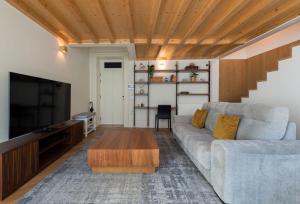 New! Flores City Retreat