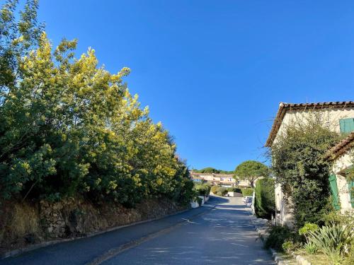 NEW FOR RENT Quiet sea view apartment near the city center