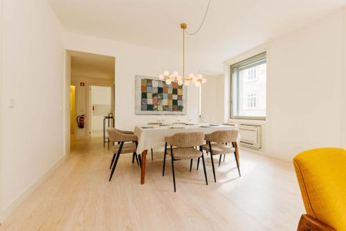 NEW Luxury 2 BDR apartment downtown!