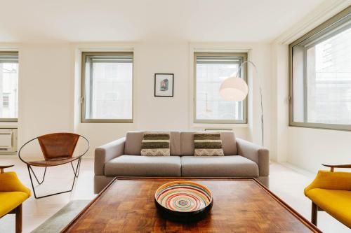 NEW Luxury 2 BDR apartment downtown!